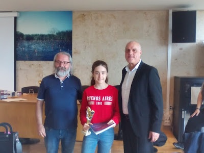 Las hermanas Abrisqueta Zudaire en lo m&aacute;s alto del p&oacute;dium